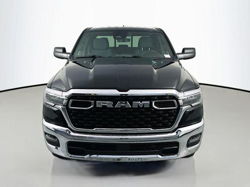 Diamond Black Crystal Pearlcoat 2026 RAM 1500 Tradesman