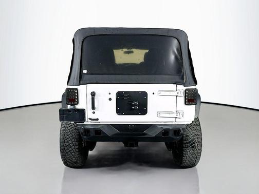 Bright White Clearcoat 2016 Jeep Wrangler Unlimited Willys Wheeler