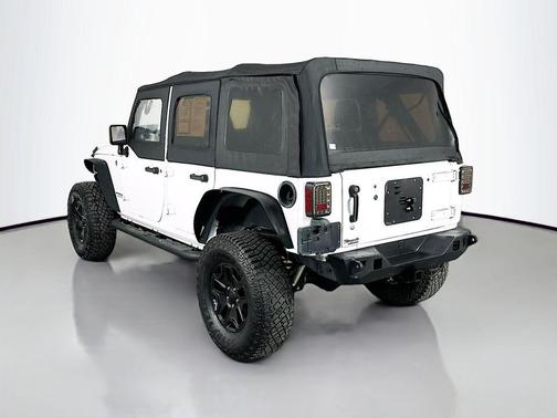 Bright White Clearcoat 2016 Jeep Wrangler Unlimited Willys Wheeler
