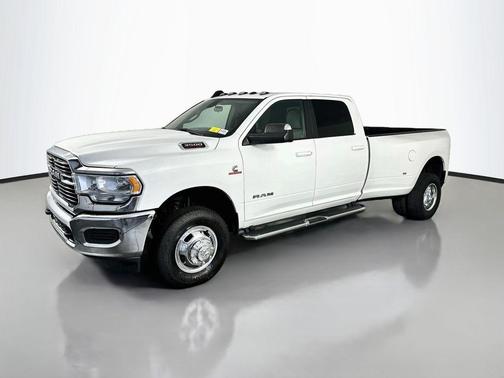 Bright White Clearcoat 2021 RAM 3500 Big Horn Crew Cab 4x4 8' Box