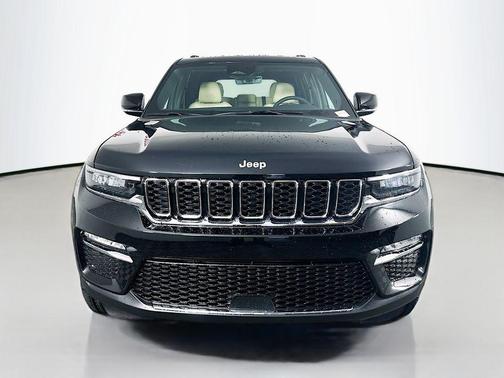 Diamond Black Crystal Pearlcoat 2025 Jeep Grand Cherokee Limited