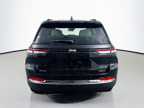 Diamond Black Crystal Pearlcoat 2025 Jeep Grand Cherokee Limited