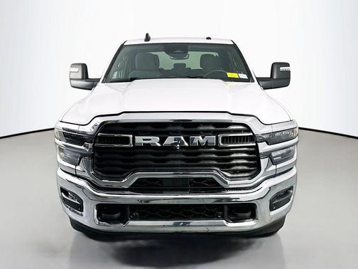 Bright White Clearcoat 2025 RAM 2500 Big Horn Crew Cab 4x4 6'4' Box