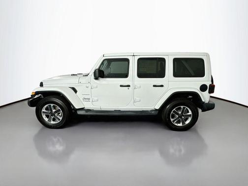 Bright White Clearcoat 2018 Jeep Wrangler Unlimited Sahara