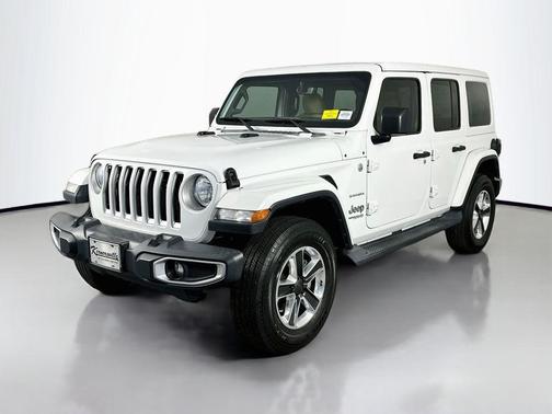 Bright White Clearcoat 2018 Jeep Wrangler Unlimited Sahara