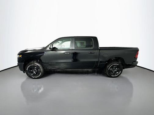 Diamond Black Crystal Pearlcoat 2026 RAM 1500 Warlock Crew Cab 4x4 5'7' Box