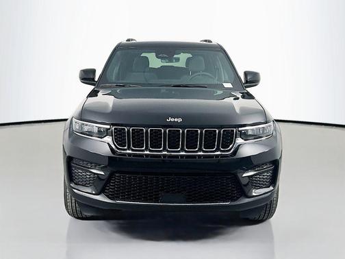 Diamond Black Crystal Pearlcoat 2026 Jeep Grand Cherokee Altitude