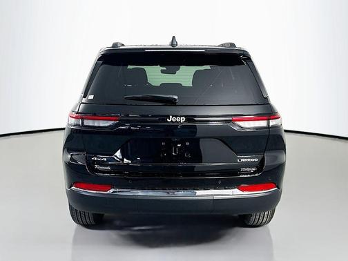 Diamond Black Crystal Pearlcoat 2026 Jeep Grand Cherokee Altitude