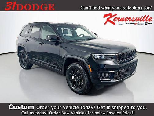 Diamond Black Crystal Pearlcoat 2025 Jeep Grand Cherokee Altitude