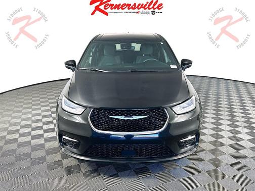 2023 Chrysler Pacifica Touring