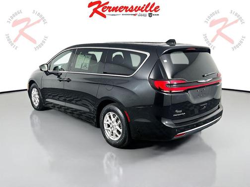 2023 Chrysler Pacifica Touring