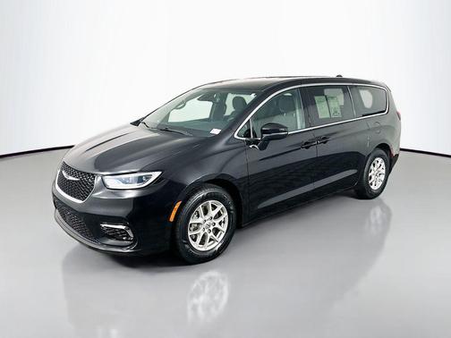 2023 Chrysler Pacifica Touring