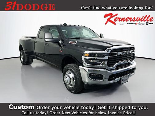 Diamond Black Crystal Pearlcoat 2026 RAM 3500 Tradesman Crew Cab 4x4 8' Box