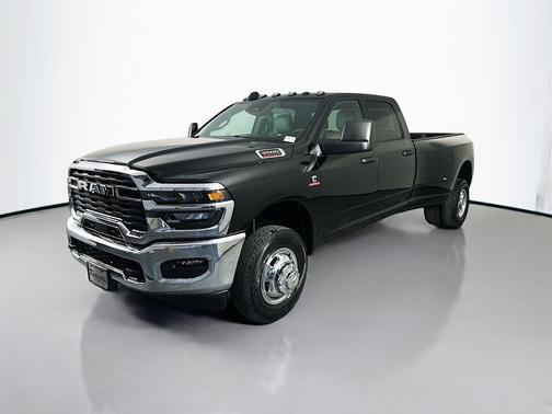 Diamond Black Crystal Pearlcoat 2026 RAM 3500 Tradesman Crew Cab 4x4 8' Box