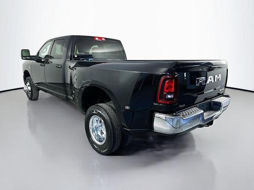 Diamond Black Crystal Pearlcoat 2026 RAM 3500 Tradesman Crew Cab 4x4 8' Box