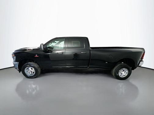 Diamond Black Crystal Pearlcoat 2026 RAM 3500 Tradesman Crew Cab 4x4 8' Box