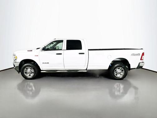 Bright White Clearcoat 2022 RAM 2500 Tradesman Crew Cab 4x4 8' Box