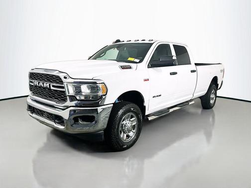 Bright White Clearcoat 2022 RAM 2500 Tradesman Crew Cab 4x4 8' Box