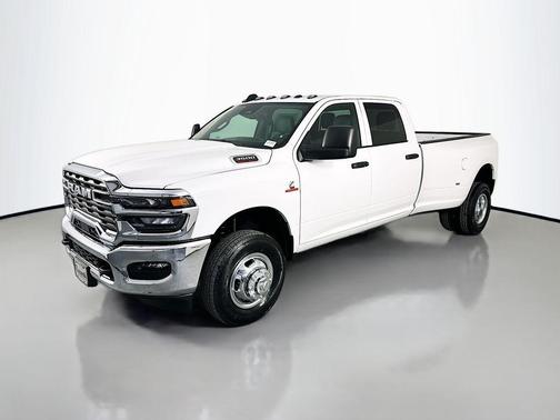 Bright White Clearcoat 2026 RAM 3500 Tradesman Crew Cab 4x4 8' Box