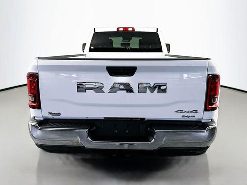 Bright White Clearcoat 2026 RAM 3500 Tradesman Crew Cab 4x4 8' Box