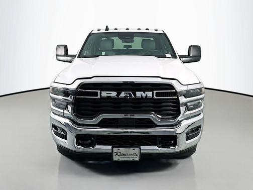 Bright White Clearcoat 2026 RAM 3500 Tradesman Crew Cab 4x4 8' Box