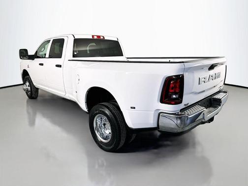 Bright White Clearcoat 2026 RAM 3500 Tradesman Crew Cab 4x4 8' Box