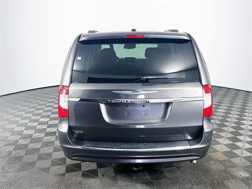 2016 Chrysler Town & Country Touring