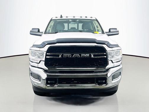 2020 RAM 2500 Tradesman Crew Cab 4x4 6'4' Box