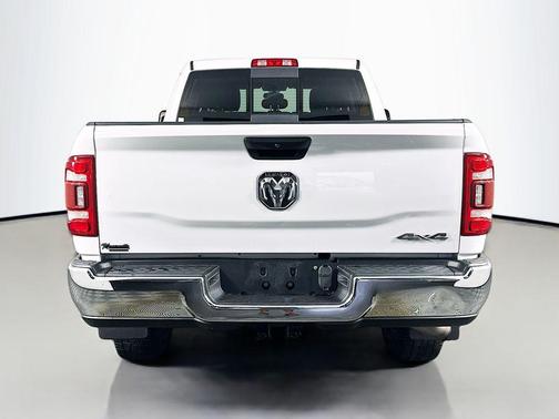 2020 RAM 2500 Tradesman Crew Cab 4x4 6'4' Box