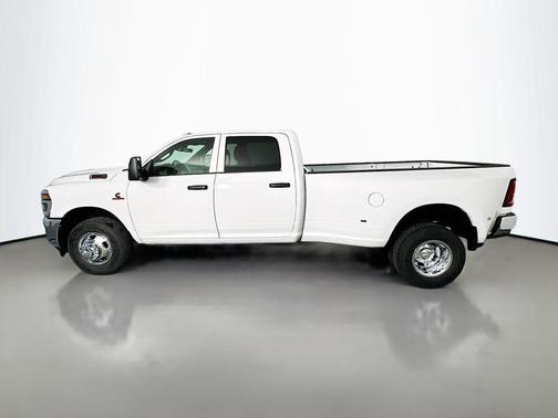 Bright White Clearcoat 2026 RAM 3500 Tradesman Crew Cab 4x2 8' Box
