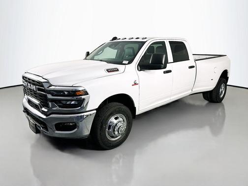 Bright White Clearcoat 2026 RAM 3500 Tradesman Crew Cab 4x2 8' Box
