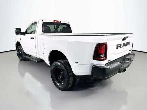 Bright White Clearcoat 2026 RAM 3500 Tradesman Regular Cab 4x4 8' Box