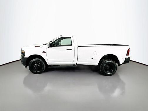 Bright White Clearcoat 2026 RAM 3500 Tradesman Regular Cab 4x4 8' Box