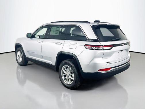 Silver Zynith 2025 Jeep Grand Cherokee Laredo