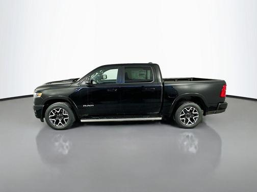 Diamond Black Crystal Pearlcoat 2026 RAM 1500 Laramie