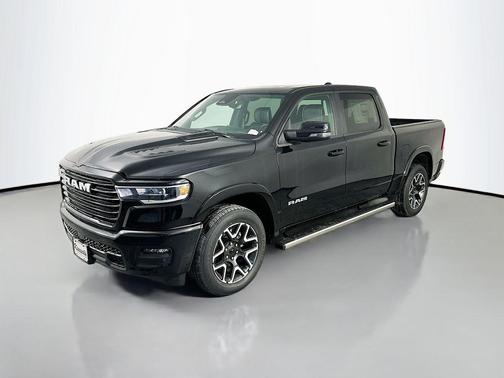 Diamond Black Crystal Pearlcoat 2026 RAM 1500 Laramie
