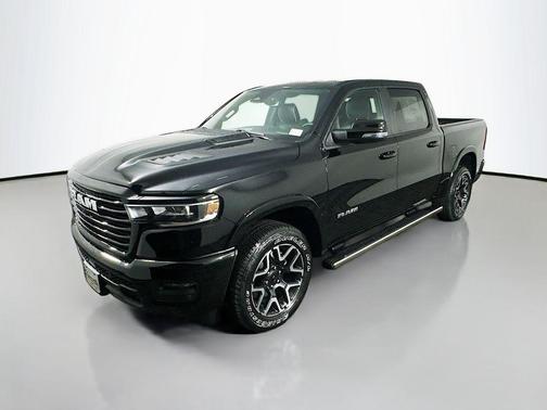 Diamond Black Crystal Pearlcoat 2026 RAM 1500 Laramie