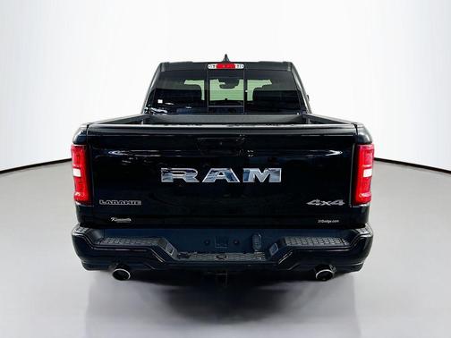 Diamond Black Crystal Pearlcoat 2026 RAM 1500 Laramie