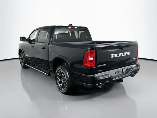 Diamond Black Crystal Pearlcoat 2026 RAM 1500 Laramie