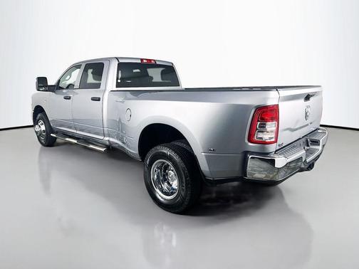 2024 RAM 3500 Tradesman Crew Cab 4x2 8' Box