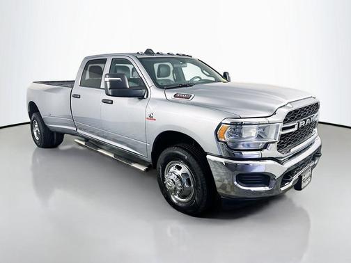 2024 RAM 3500 Tradesman Crew Cab 4x2 8' Box