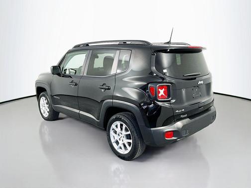 Black Clearcoat 2023 Jeep Renegade Latitude