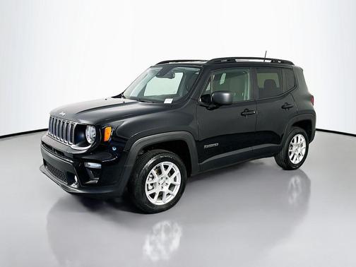 Black Clearcoat 2023 Jeep Renegade Latitude