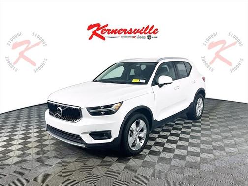 2022 Volvo XC40 T4 Momentum