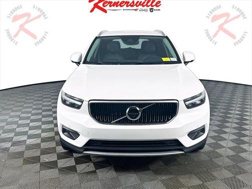 2022 Volvo XC40 T4 Momentum