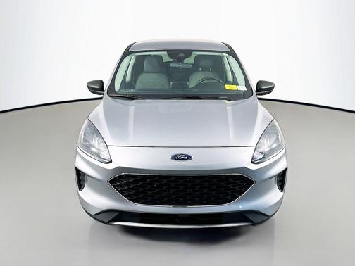 ICONIC SILVER 2022 Ford Escape SE