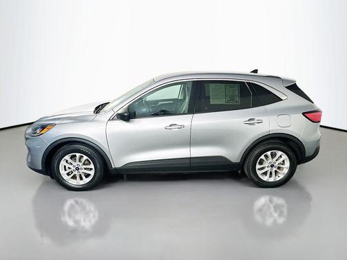 ICONIC SILVER 2022 Ford Escape SE