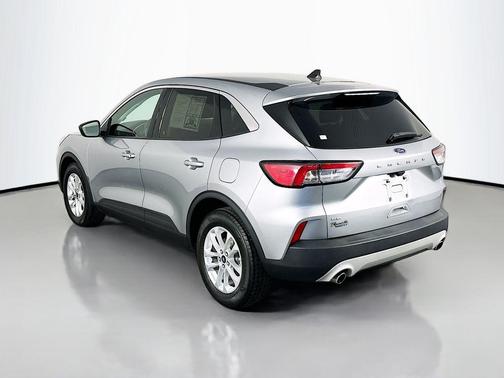 ICONIC SILVER 2022 Ford Escape SE