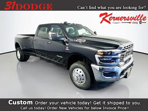 Diamond Black Crystal Pearlcoat 2026 RAM 3500 Big Horn
