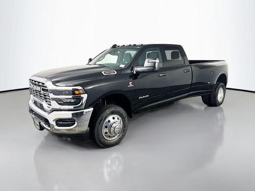 Diamond Black Crystal Pearlcoat 2026 RAM 3500 Big Horn